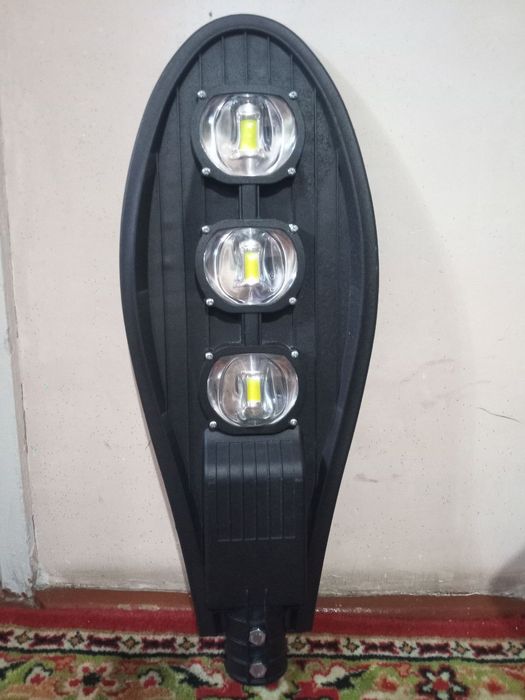 Прожектор Сотилади.