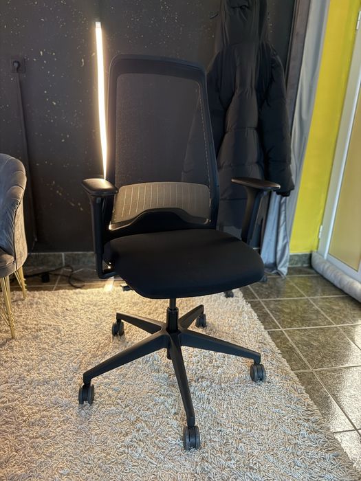 Ергономичен офис стол