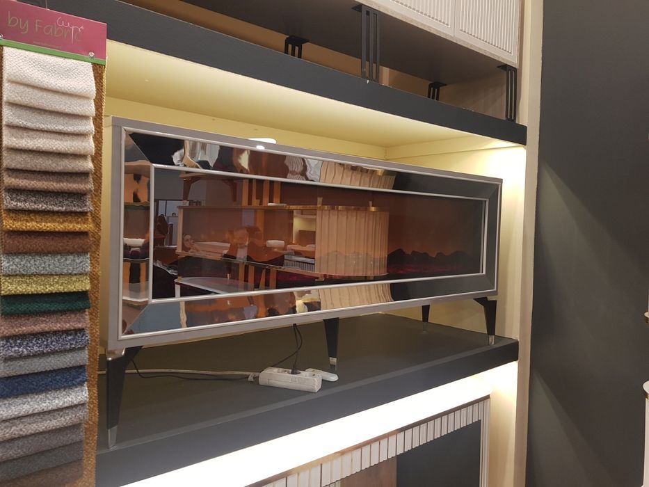 Шкаф с декоративна камина за телевизор