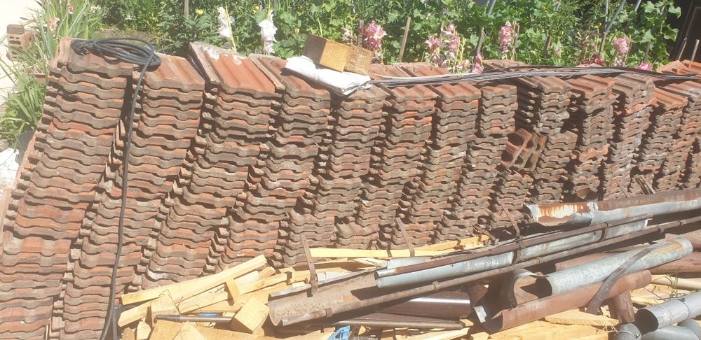 Продавам стари керемиди!