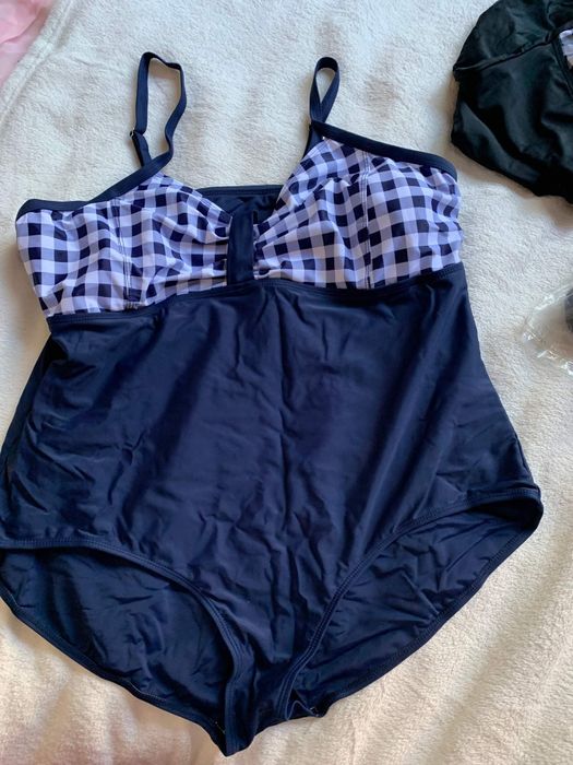Costum de baie întreg nou marimea 44