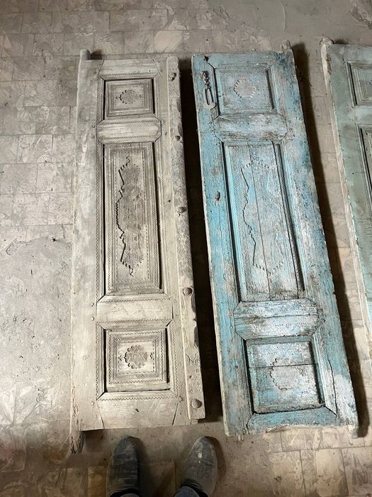 Старинные резные двери