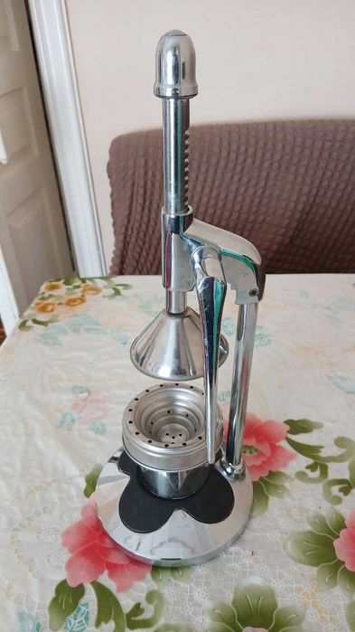 Соковыжималка, пресс ручного действия