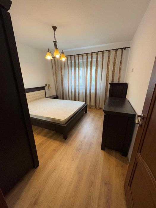 Apartament de inchiriat, 3 camere decomandat, zona centrala, Bacau