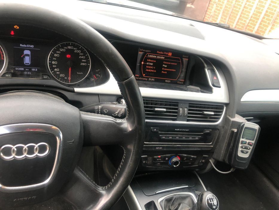 Dezmembrez Audi A4 B8 cod culoare LZ9Y