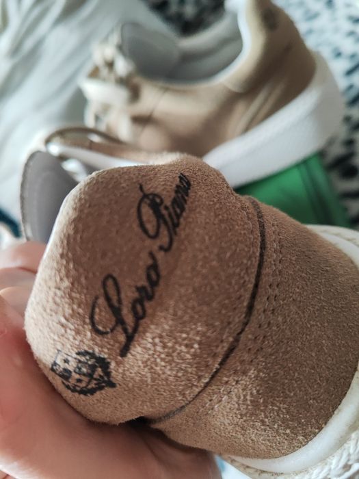 Продам кроссовки лоропиана