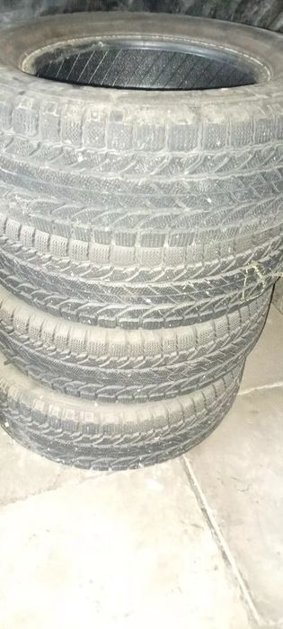 Vand cauciucuri ..