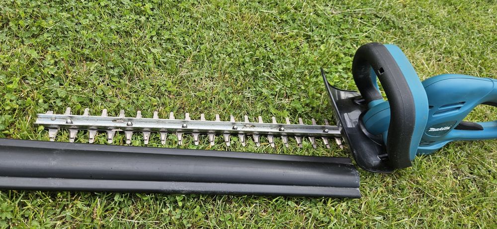 Vând foarfecă electrică tuns gard viu Makita  UH4861, semi-profesională