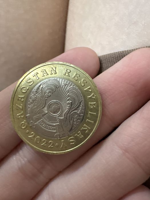 Продам монету 100 тенге