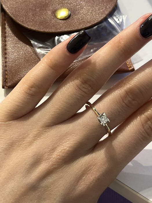 Золотое кольца с бриллиантом