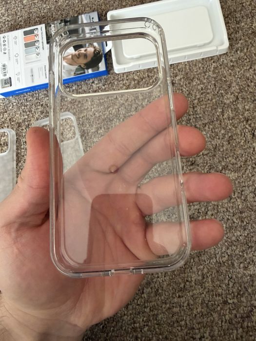 Продам 3 чехла на айфон 17 про