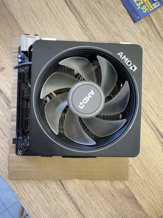 Kit Ryzen 3700x 32 gb RAM ddr 4 placa baza cooler Wraith