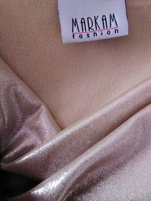 Блуза със златист отблясък