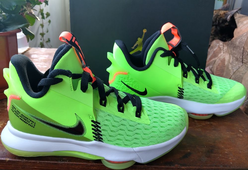 Nike Lebron Witness V 5 Grinch Lime Glow Volt Black White Shoes