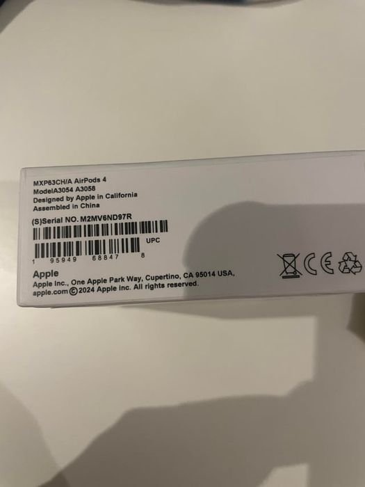 Apple AirPods 4 с Active Noise Cancellation (ANC)