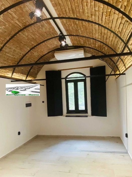 Дава се под наем Магазин в Пловдив, Център - 85 кв.м за 997.05 € - Снимка #2