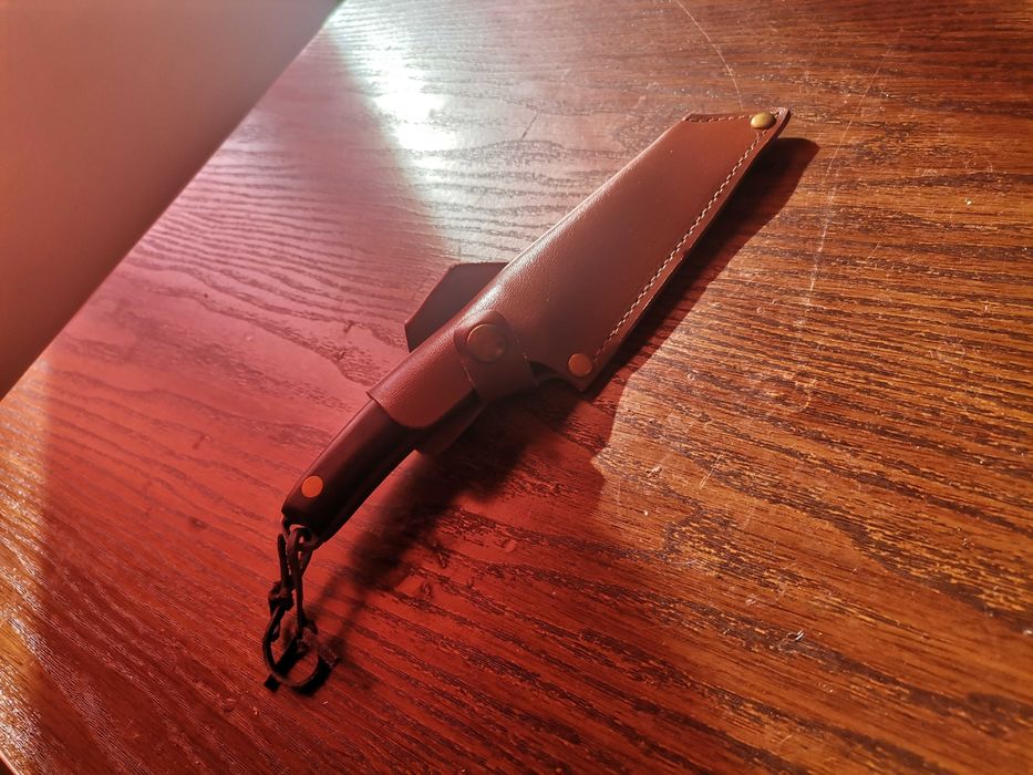 професионален нож за суши и ножове с кожени калъфи