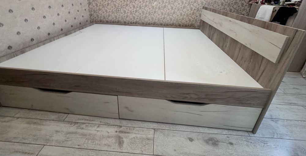 Продам двуспальную кровать