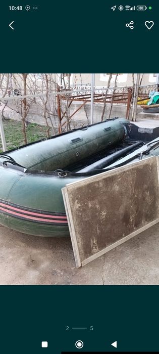 Лодка с мотором .