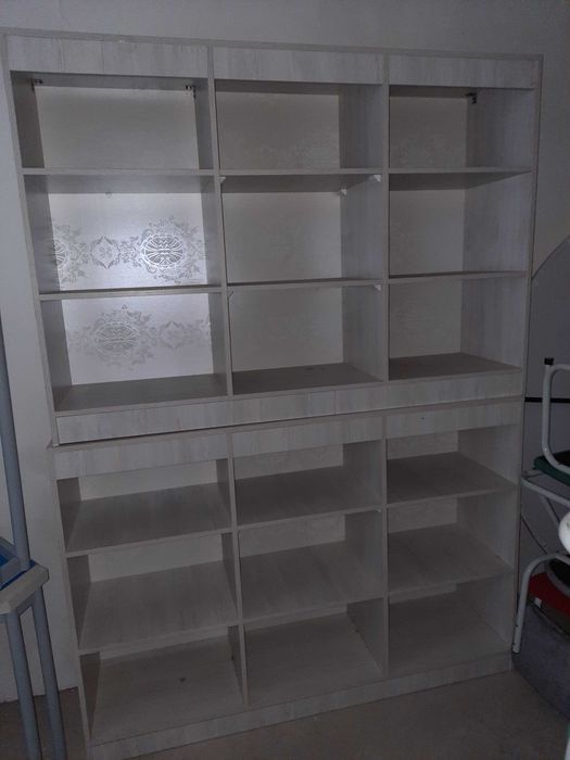 Шкафлар сотилади.