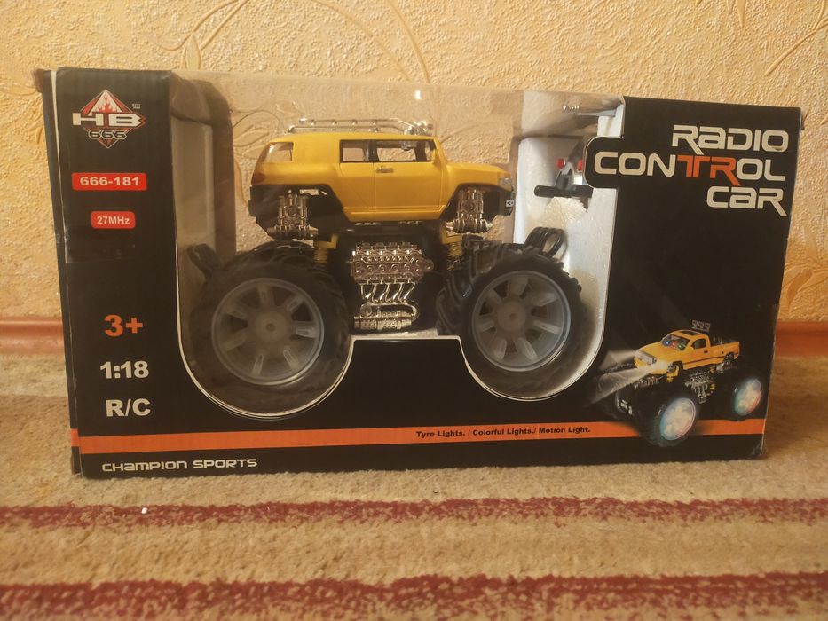 Машина на пульте управления.