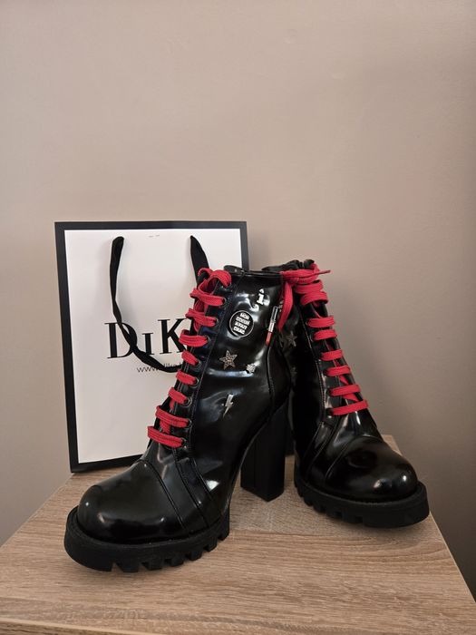 Дамски боти на ток