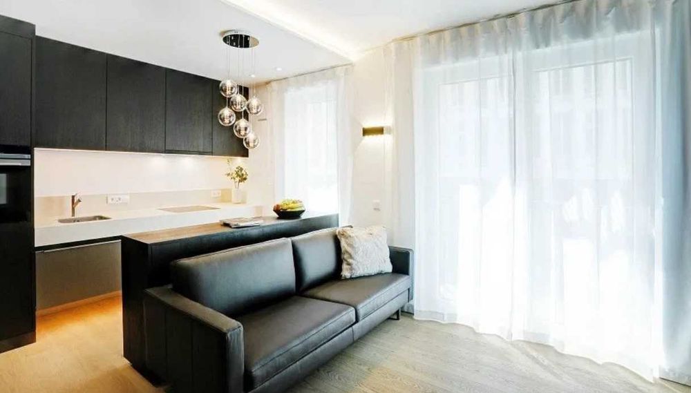 Дава се под наем Едностаен апартамент в Бургас, Център - 35 кв.м за 204 € - Снимка #1