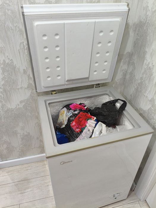 Продам морозильник Midea