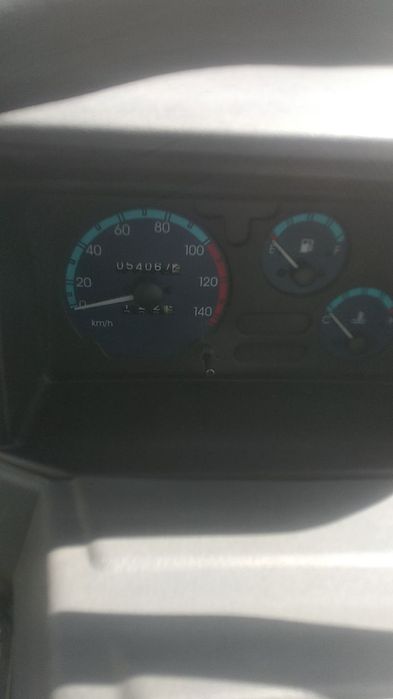 Moshina ideal rangi oq urilmagan tozza