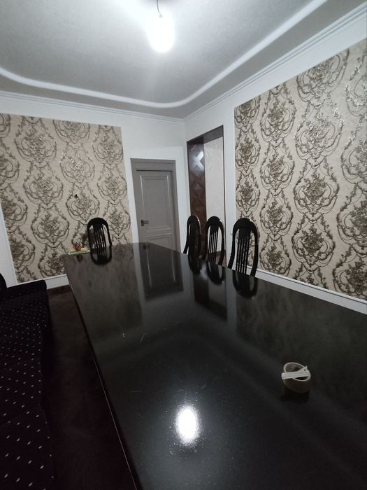 Продается большой стол и 20 стульев в комплекте