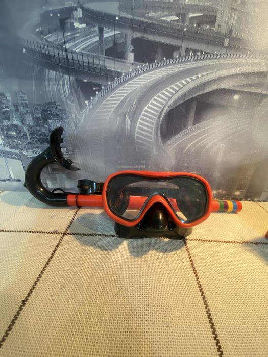 Очки и трубка для плавания