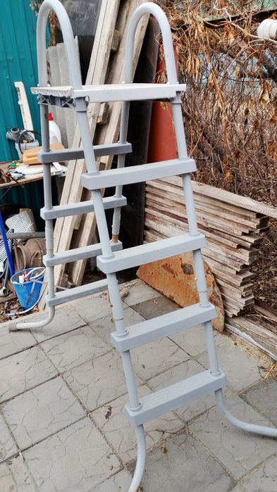 Лестница для бассейна