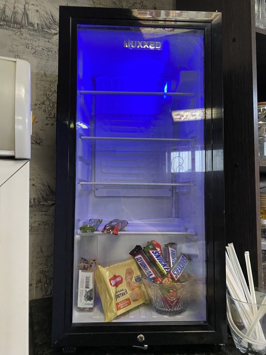 Продам холодильник ветрина за 80.000 тенге