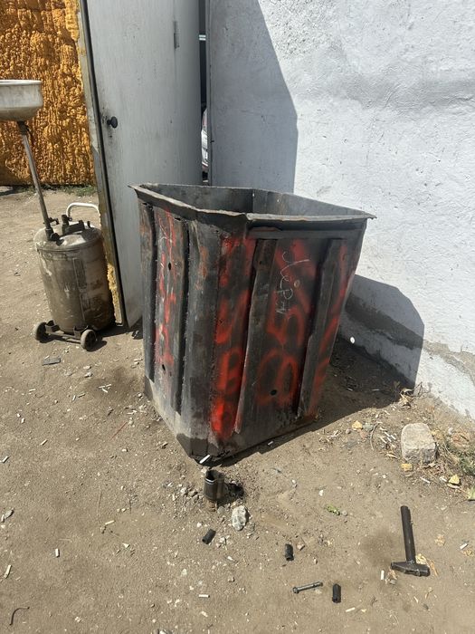 Продам мусорный бак