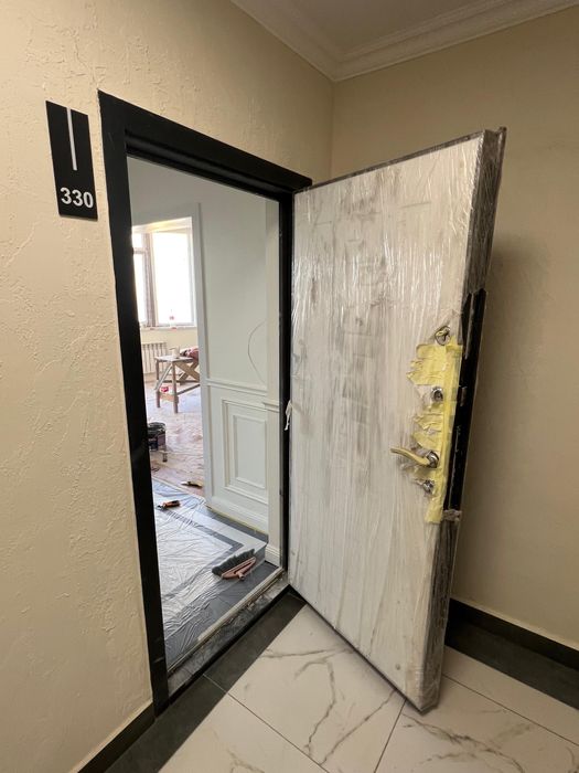 Продается  наружная дверь