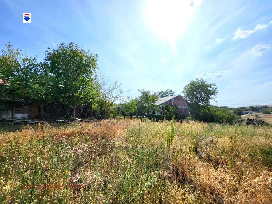 Парцел за продажба в с. Червена вода