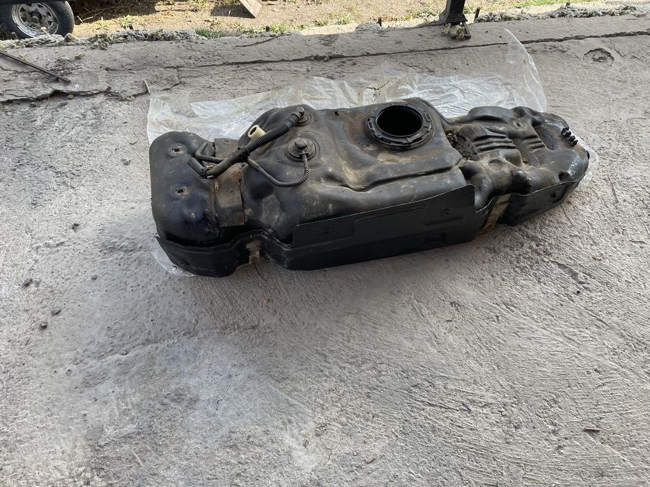 Дизельный бак Toyota Hilux