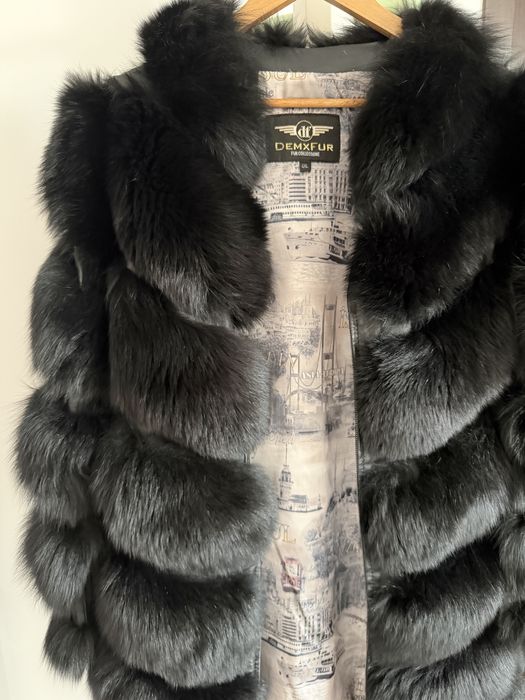 Haina din blana de vulpe lunga