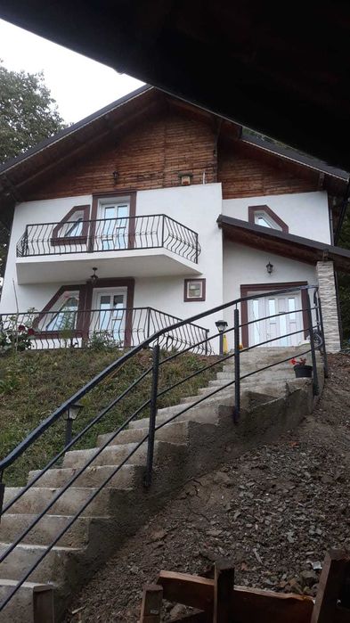 Casa de vacanta/locuinta permanenta direct proprietar linga Pucioasa