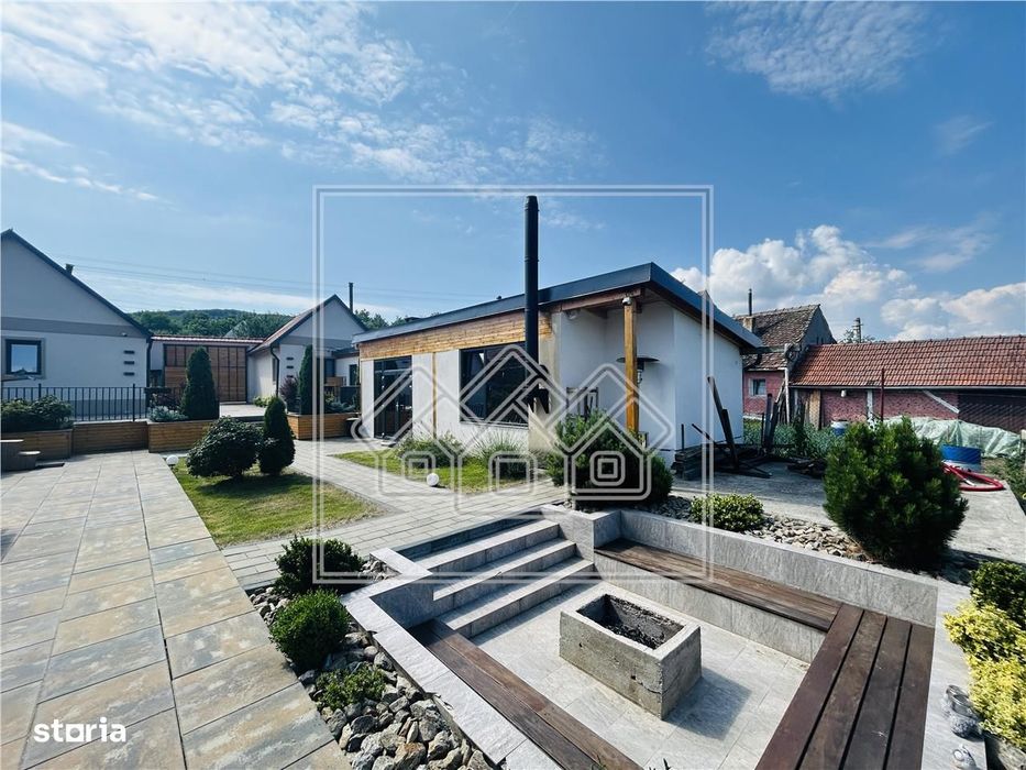 Casa de vacanta cu teren mare, pretabil investitii - Ocna Sibiului