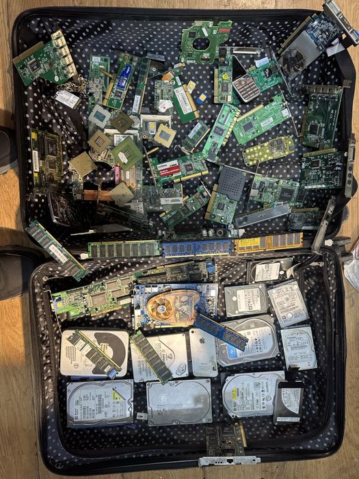 Vand mai multe componente pc vechi PRET PE TOT