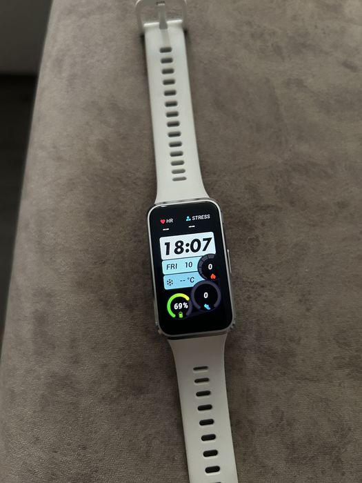 Huawei Band 10 фитнес браслет