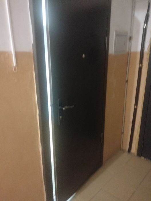 Продается дверь входная