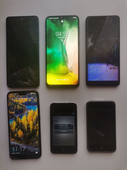 Lot telefoane și iPod-uri cu defecte