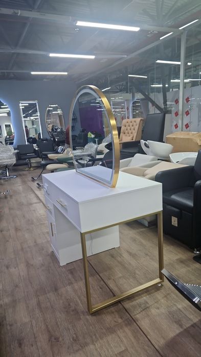 Зеркало для салонов красоты