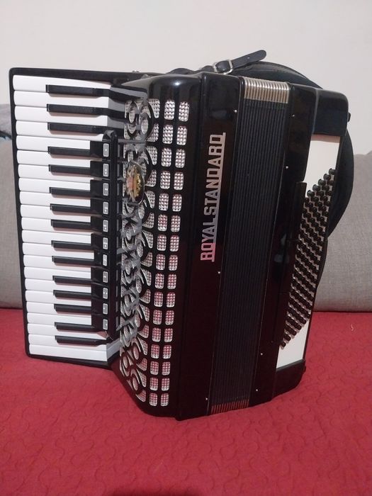 Acordeon Royal Standard 96 basi