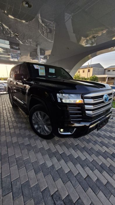 Toyota Land Cruiser 300 vx японка 2024 г   7  места