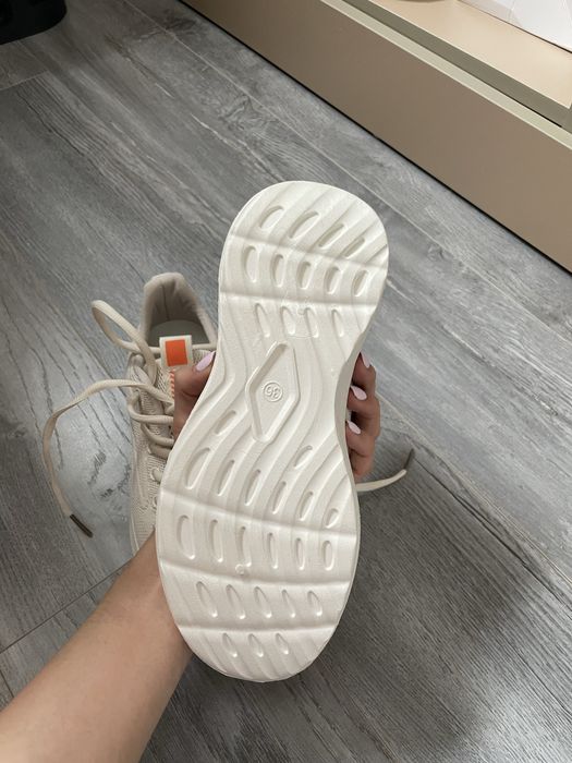 Продаются новые кроссовки