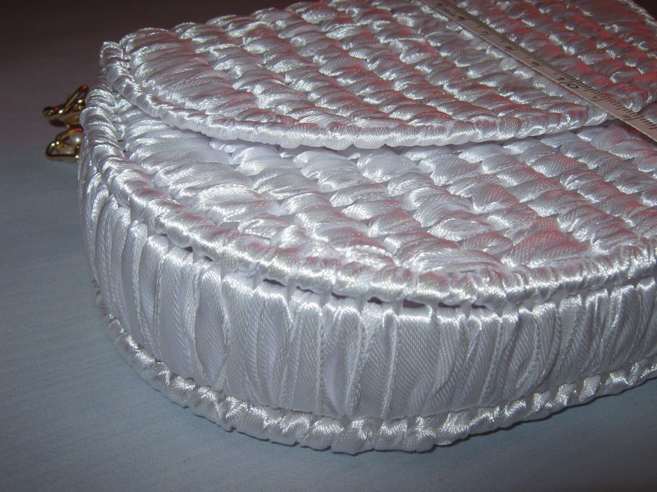 Дамски сатенени чанти