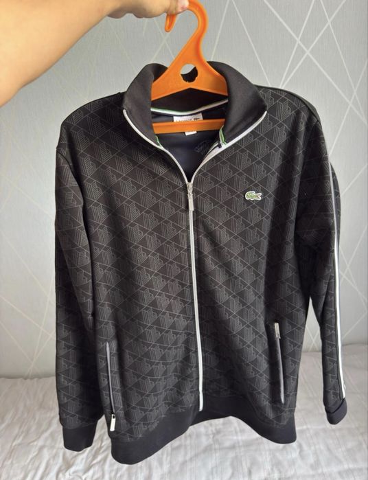 Кофта Lacoste.